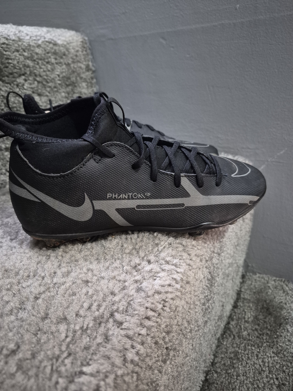Nike Phantom Men’s Black with Gray Accents Soccer Cleats Size 1.5